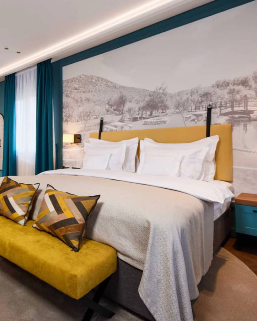 HOTEL VELADRION