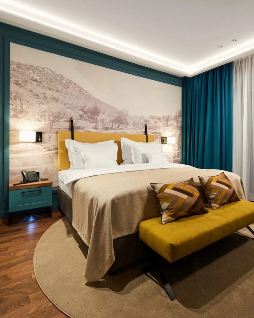 HOTEL VELADRION